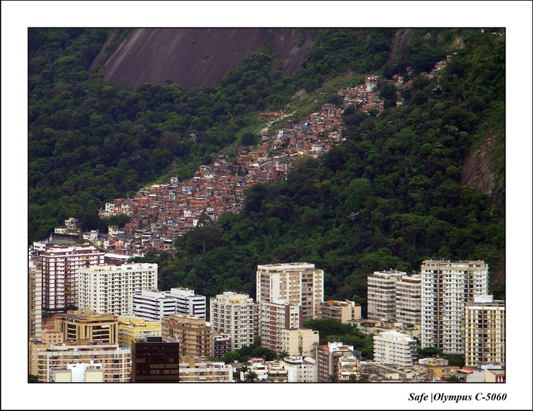 2005 - 11 - Rio - favelas 06.JPG